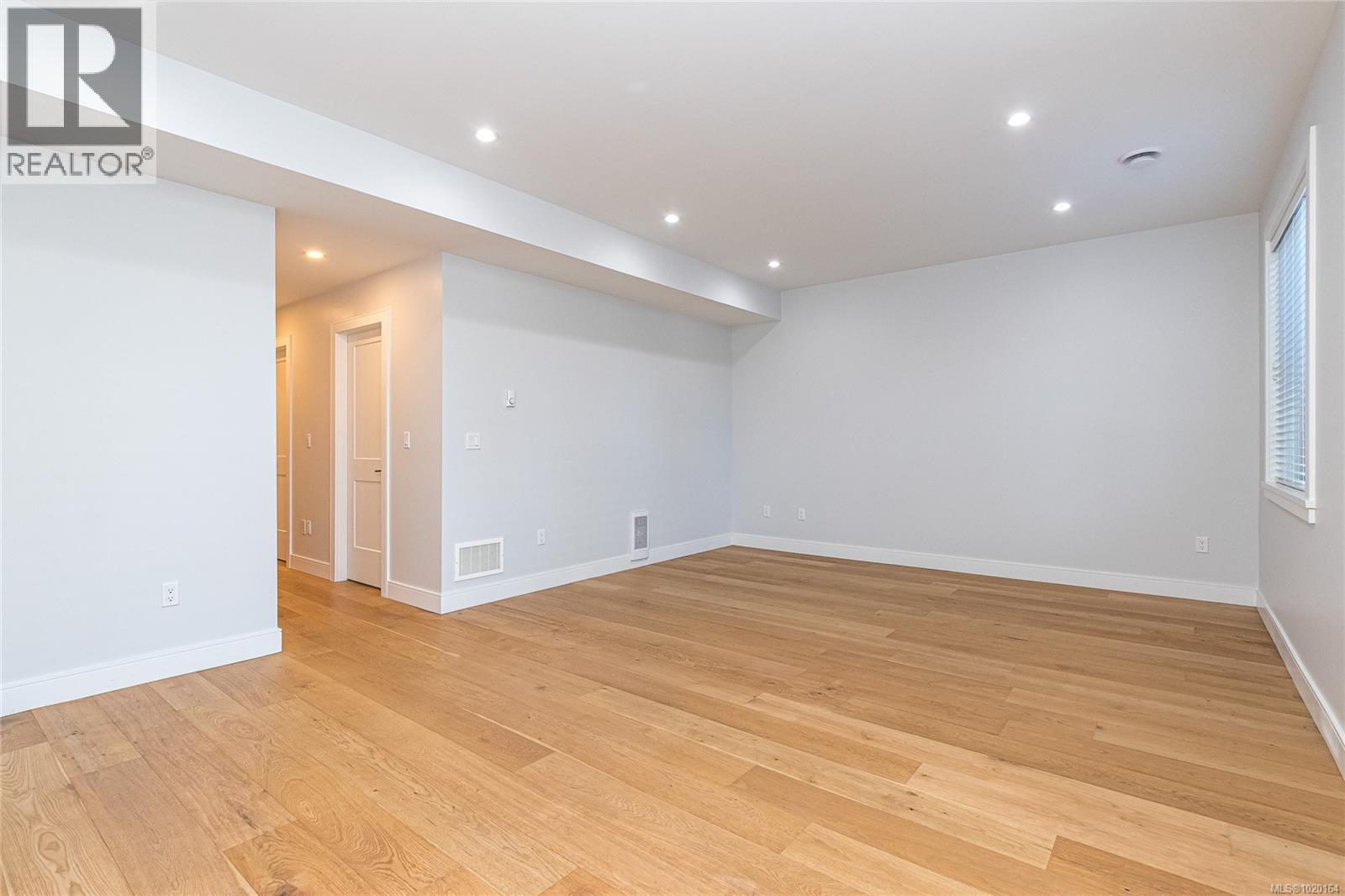  914 Peace Keeping Crescent, Langford