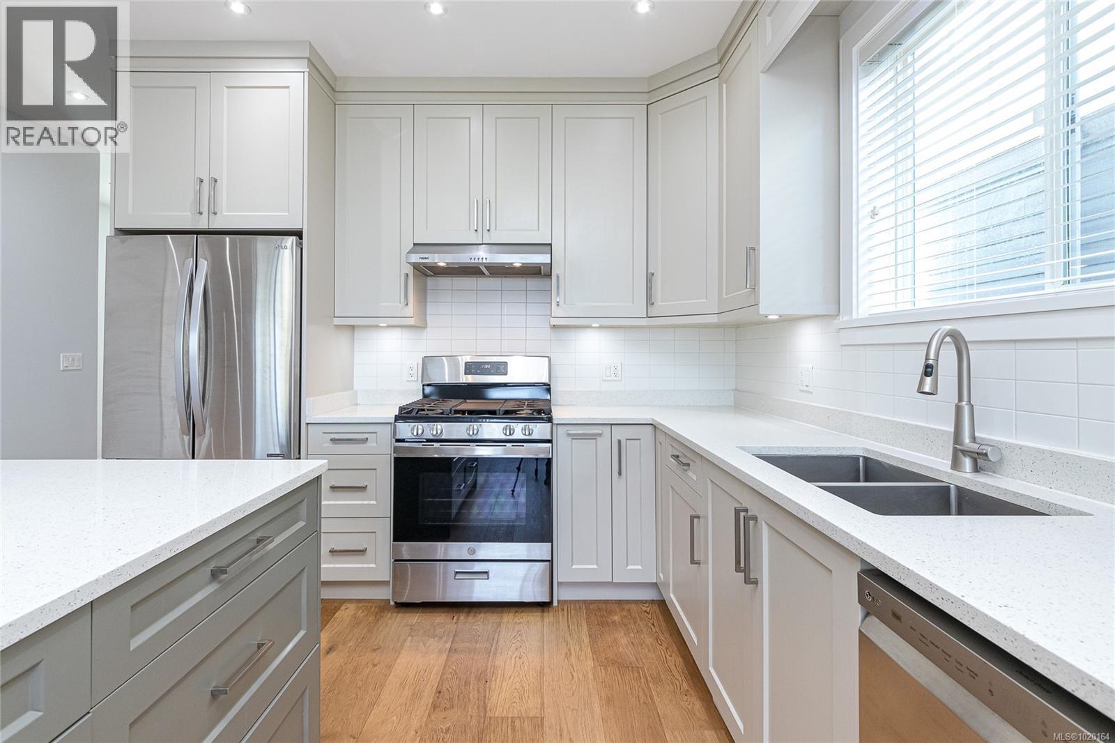  914 Peace Keeping Crescent, Langford