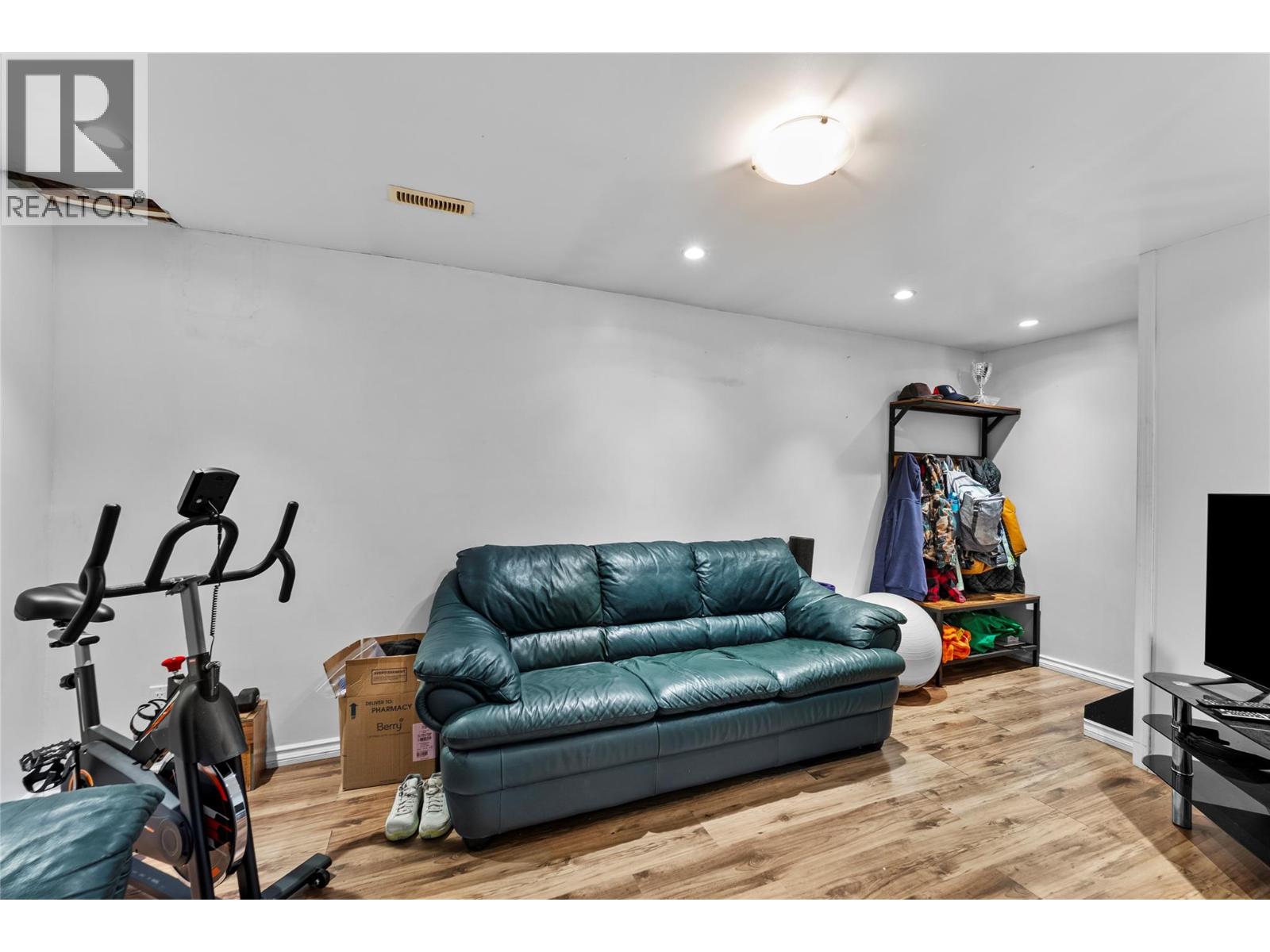 #54 2568 SANDPIPER DRIVE - 26