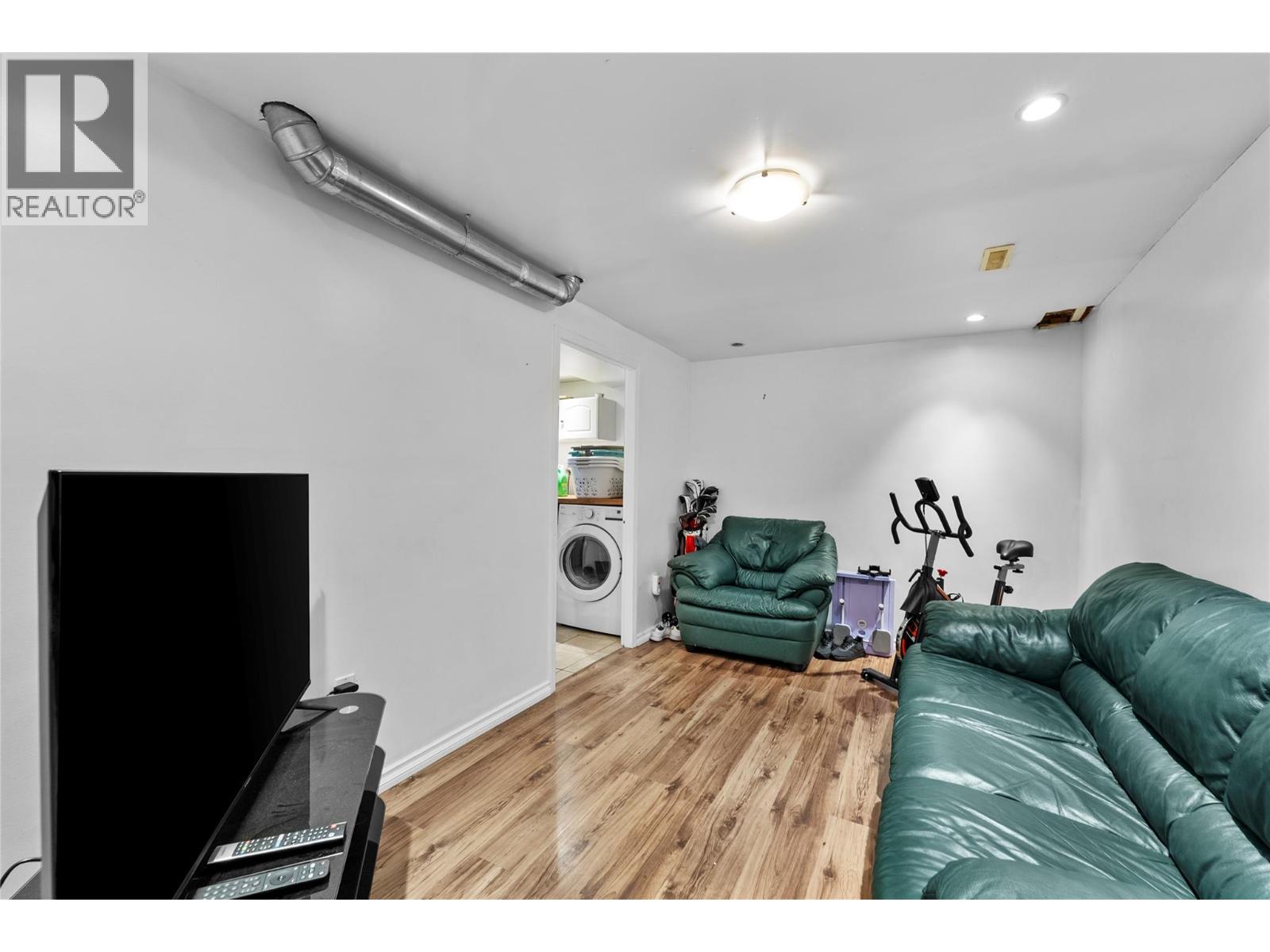 #54 2568 SANDPIPER DRIVE - 27