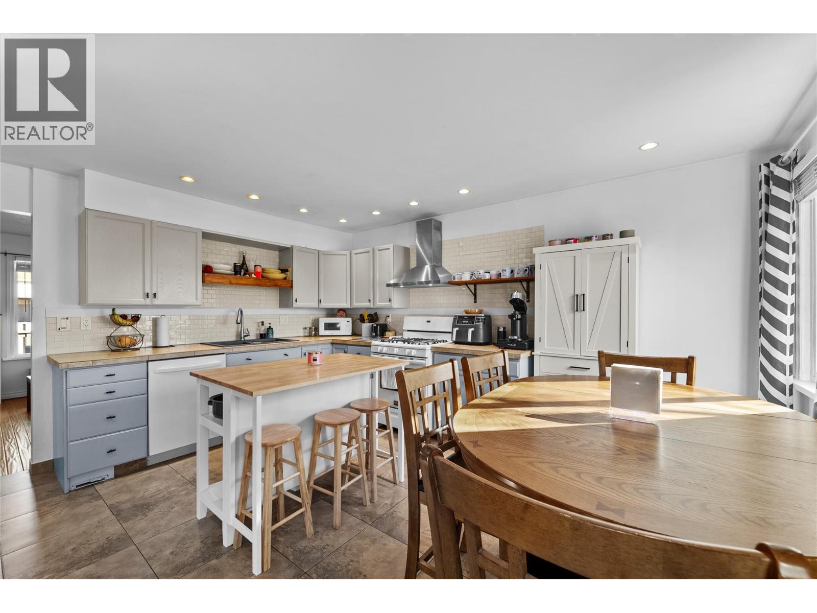 2568 Sandpiper Drive Unit# 54 - Photo 2 of 39, Kamloops, British Columbia