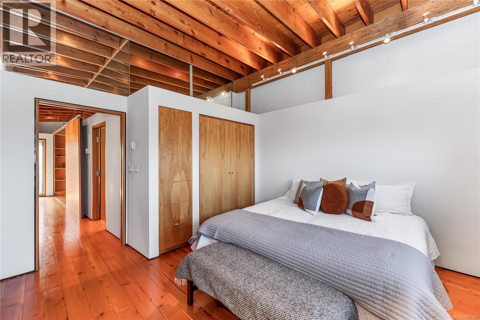 8909 Park Pacific Terr, North Saanich