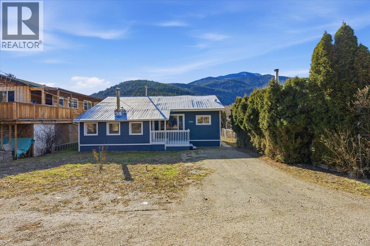 5783 Tuktakamin Road, Falkland
