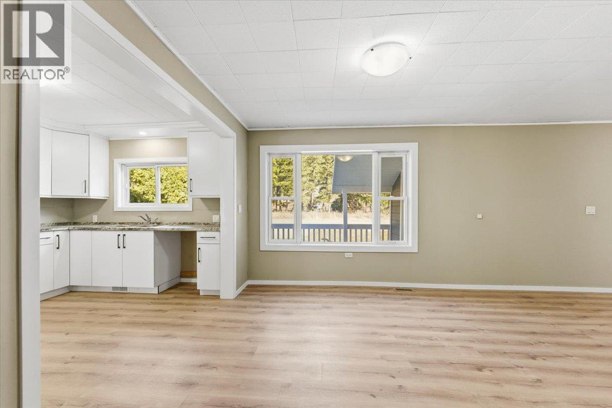 5783 Tuktakamin Road, Falkland