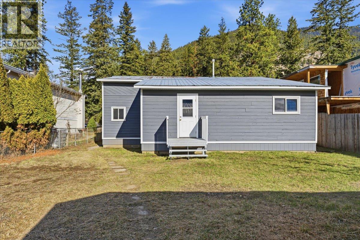 5783 Tuktakamin Road, Falkland