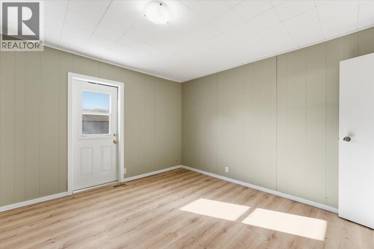 5783 Tuktakamin Road, Falkland