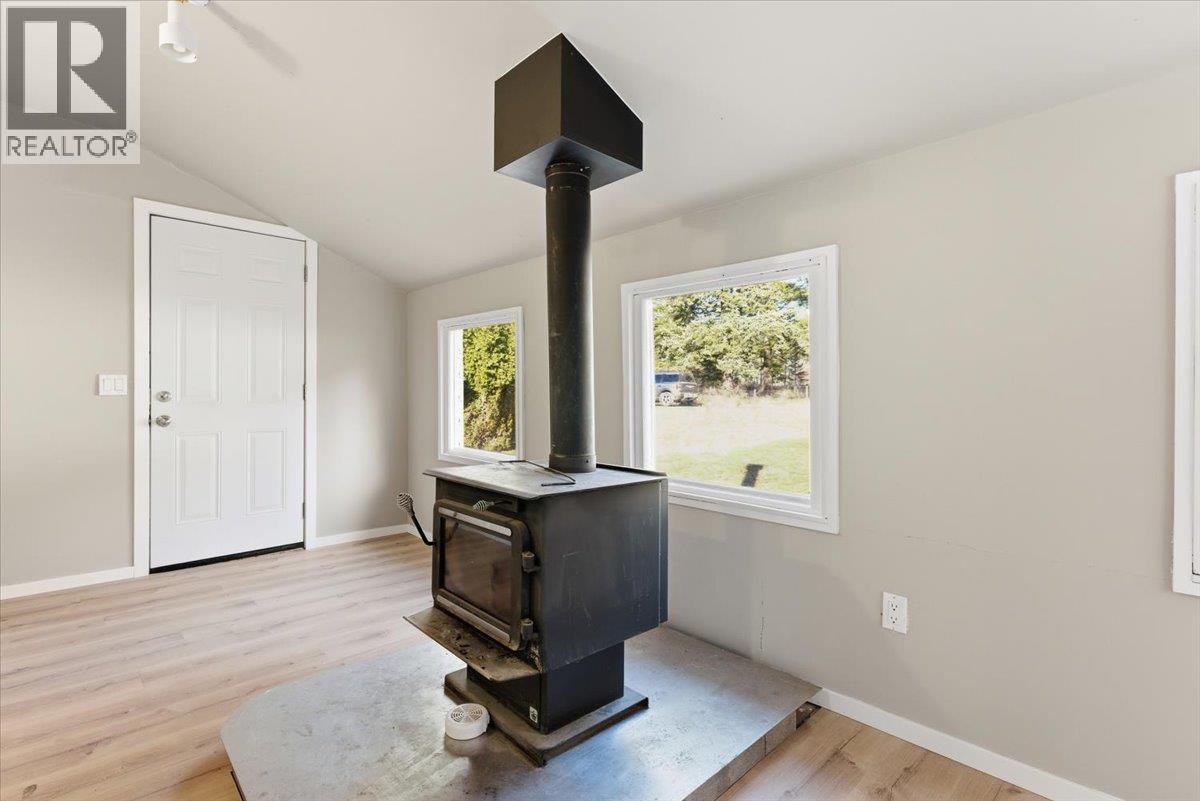 5783 Tuktakamin Road, Falkland