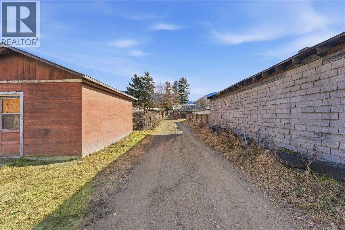 5783 Tuktakamin Road, Falkland