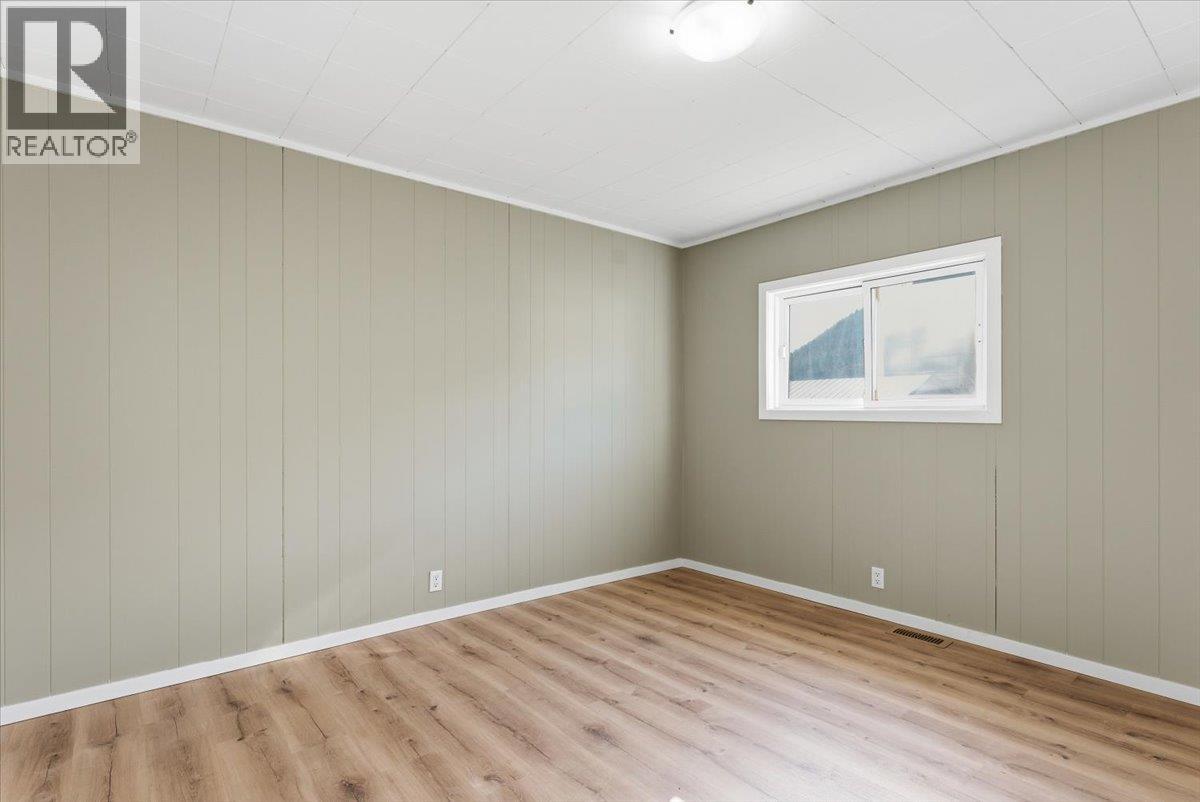 5783 Tuktakamin Road, Falkland