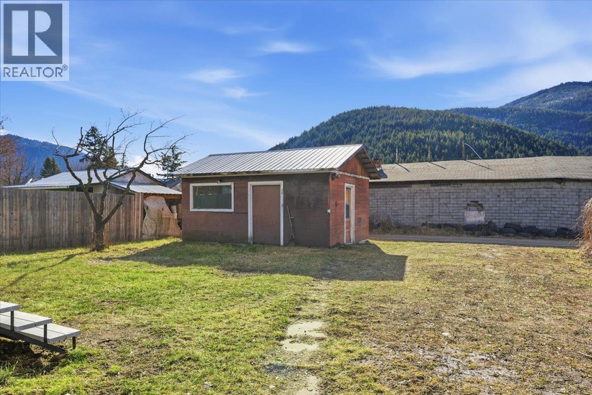 5783 Tuktakamin Road, Falkland