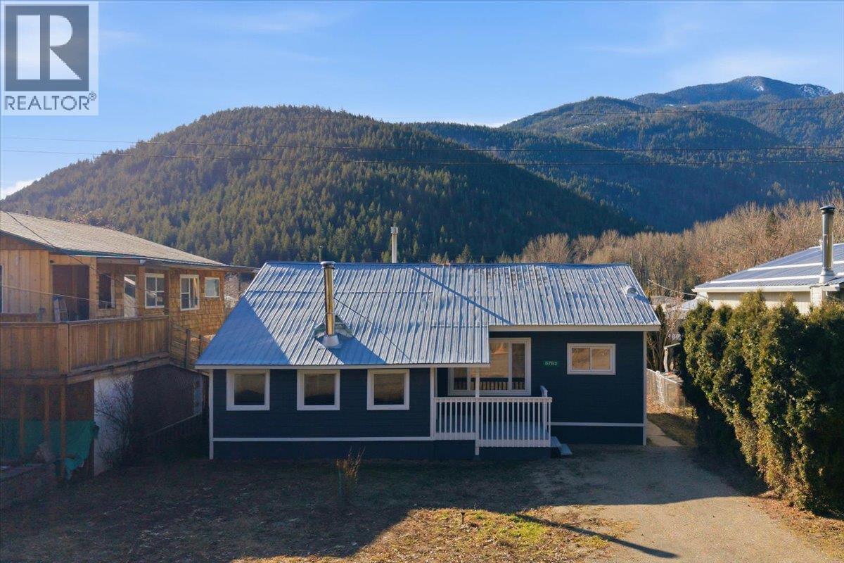 5783 Tuktakamin Road, Falkland