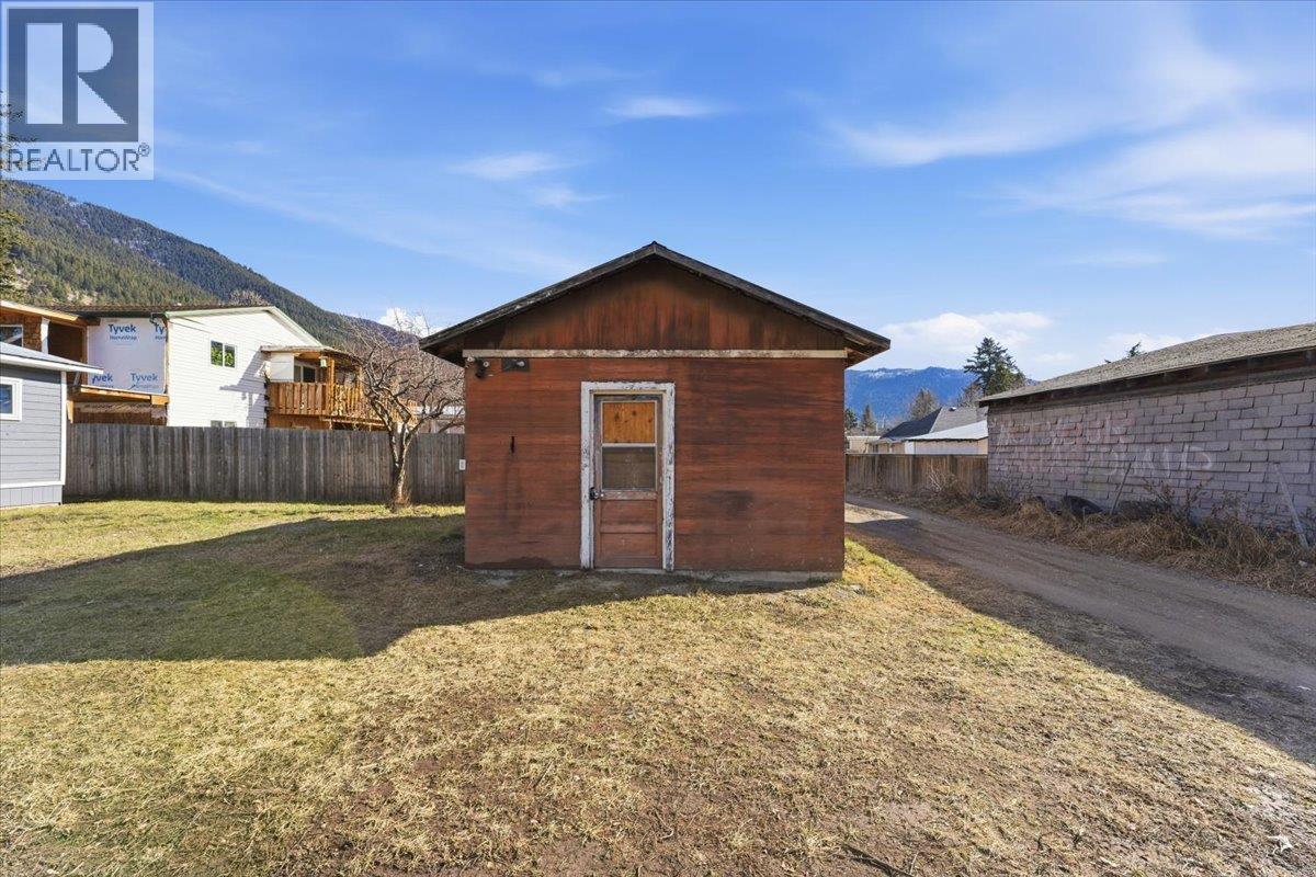 5783 Tuktakamin Road, Falkland