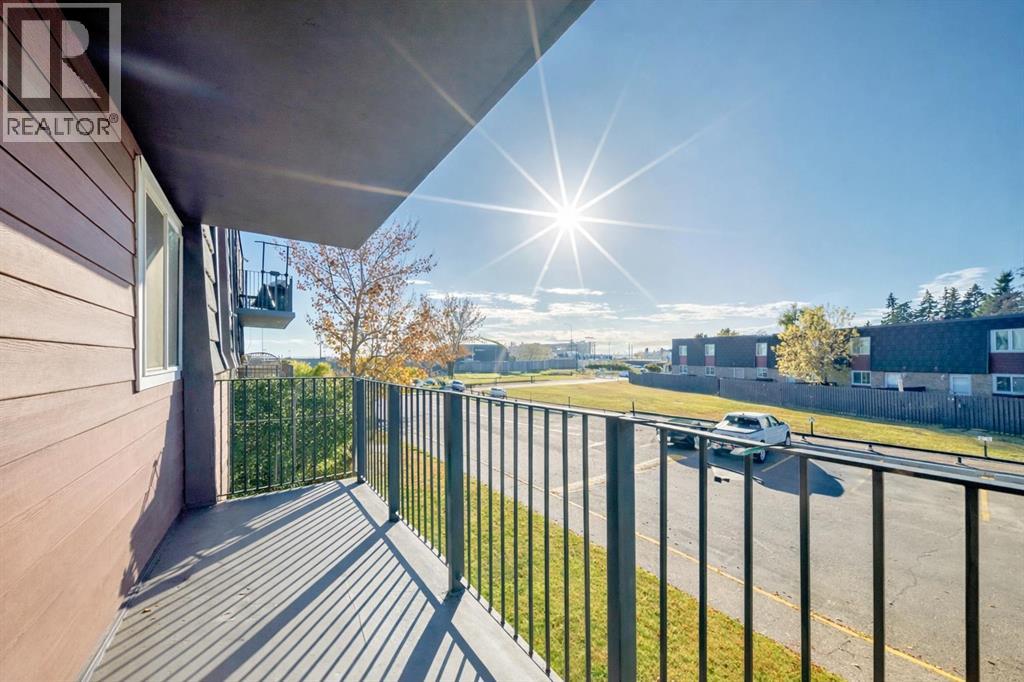 Single Family House for Sale in D  Galbraith Drive SW Glamorgan Calgary 