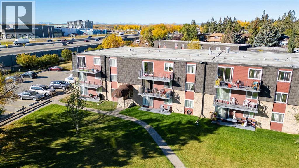 Single Family House for Sale in D  Galbraith Drive SW Glamorgan Calgary 