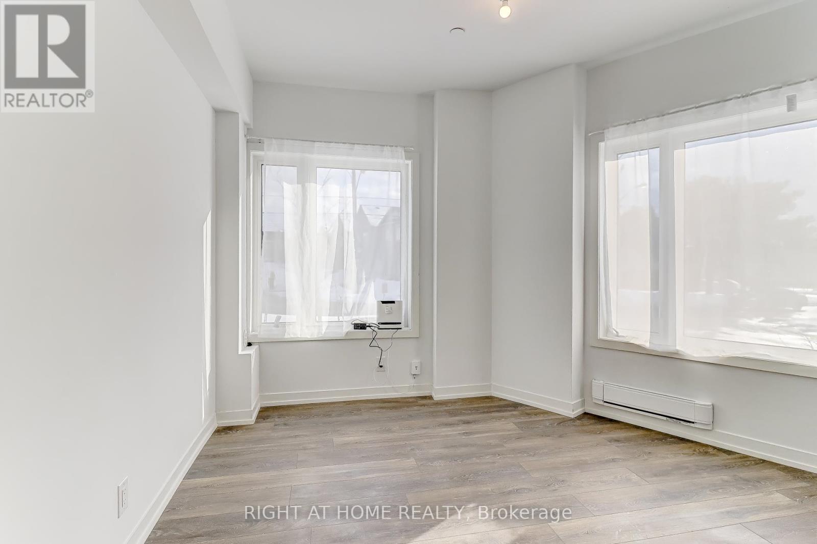 1 CASE OOTES DRIVE - Photo 5 of 27, Toronto (Victoria Village), Ontario