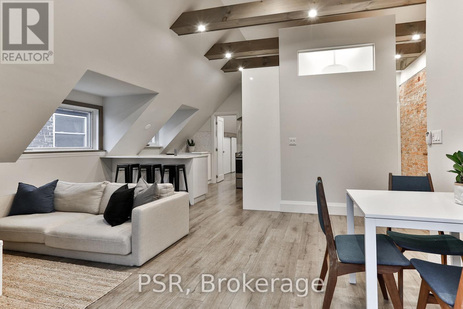 UPPER - 264 DOVERCOURT ROAD