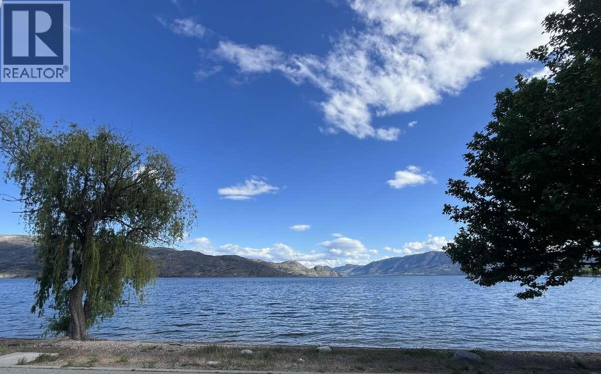 106 4340 Beach Avenue, Peachland