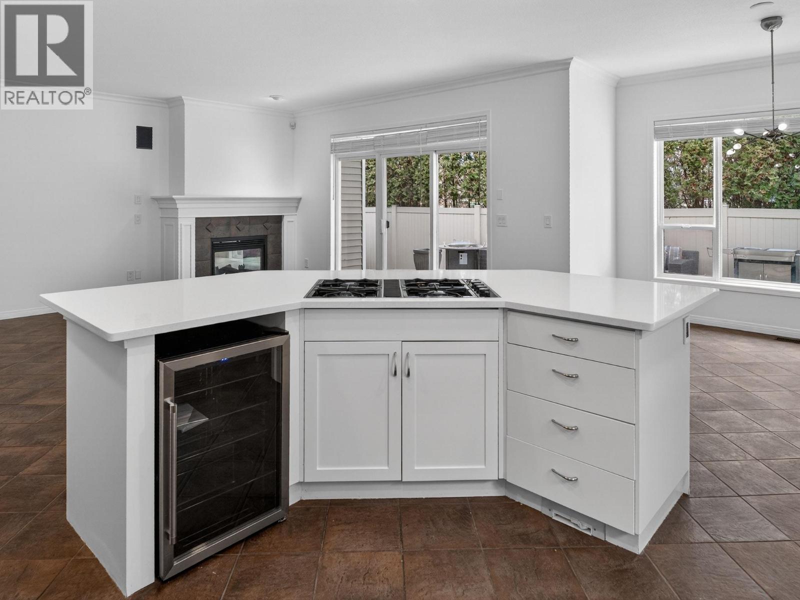 208 665 Cook Road, Kelowna