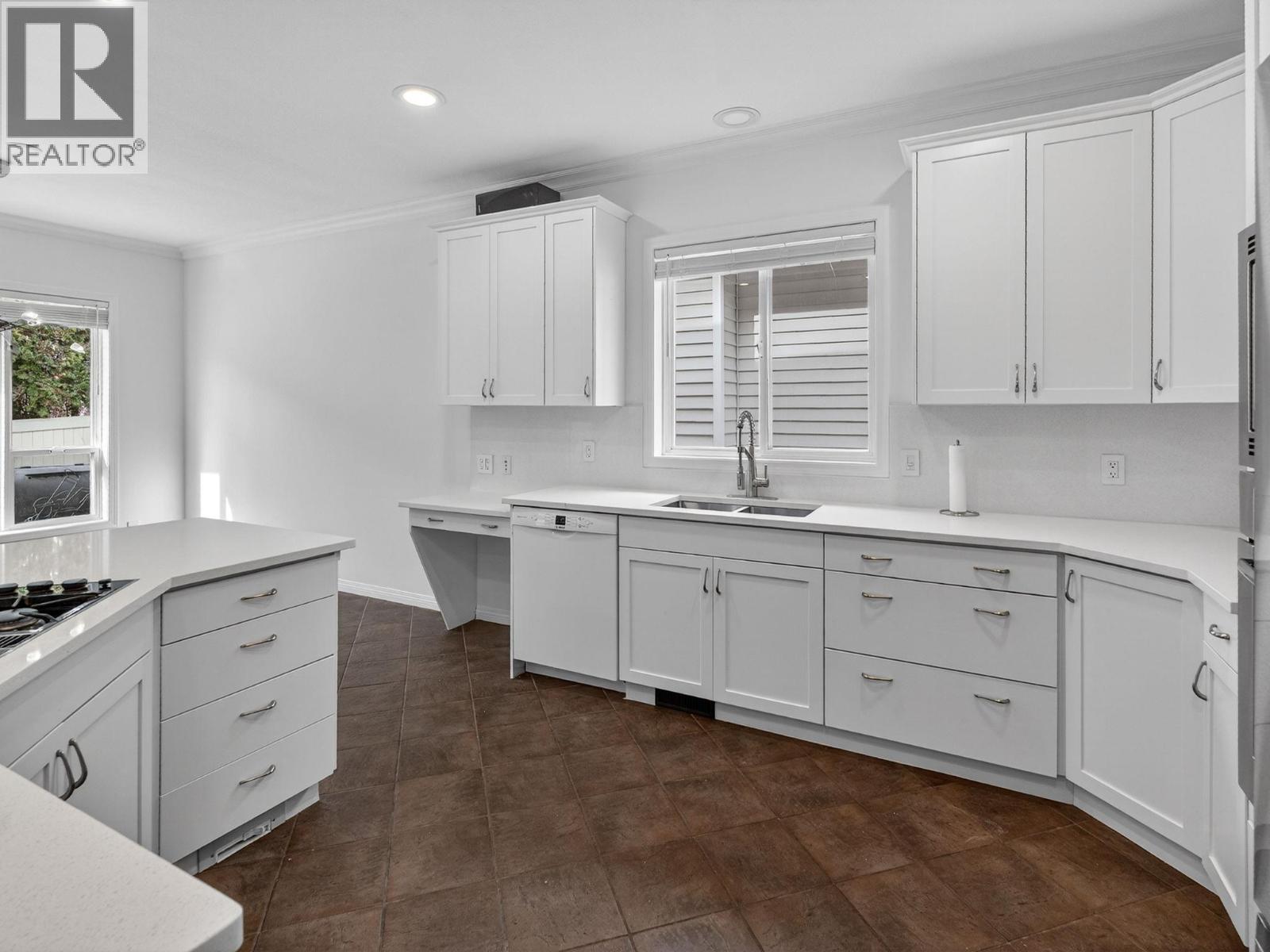 208 665 Cook Road, Kelowna