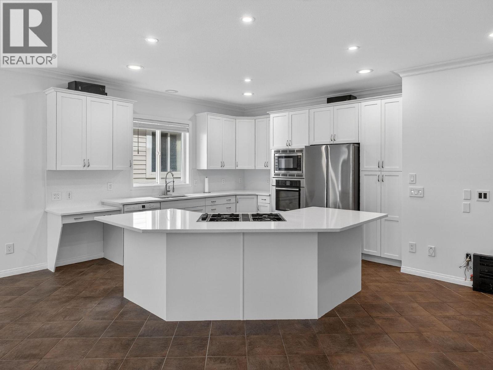 208 665 Cook Road, Kelowna