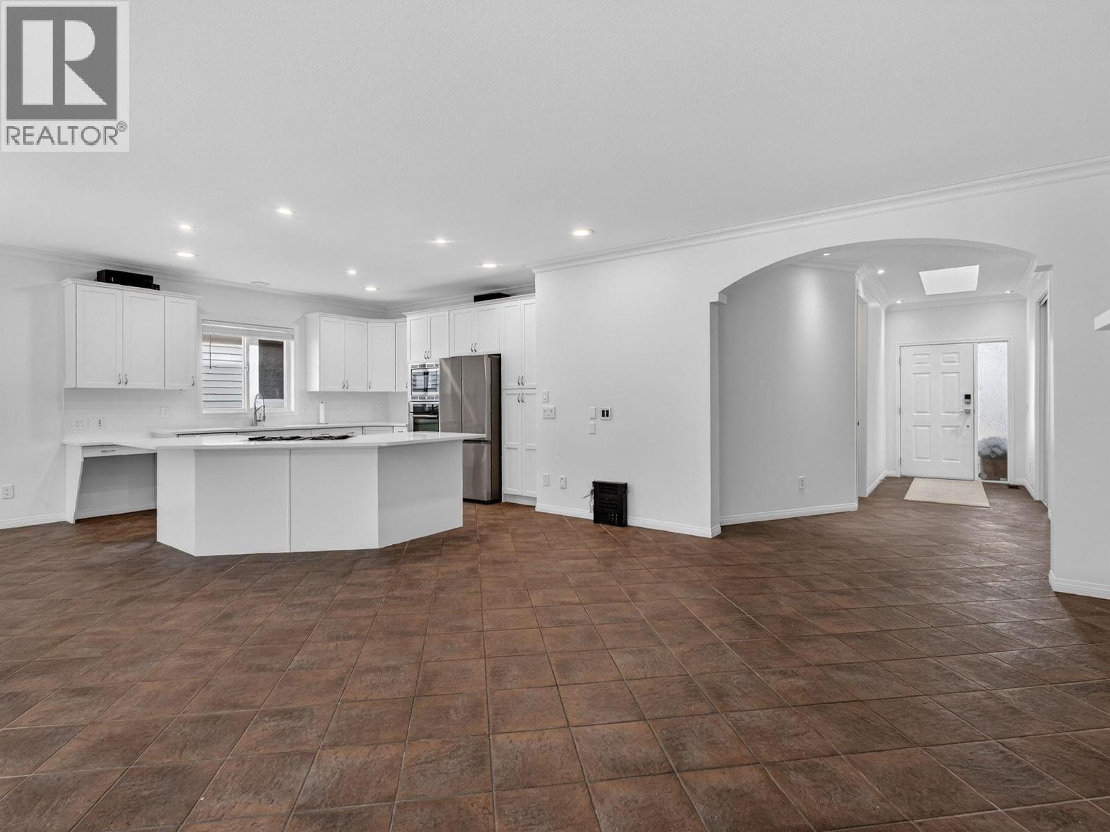 208 665 Cook Road, Kelowna