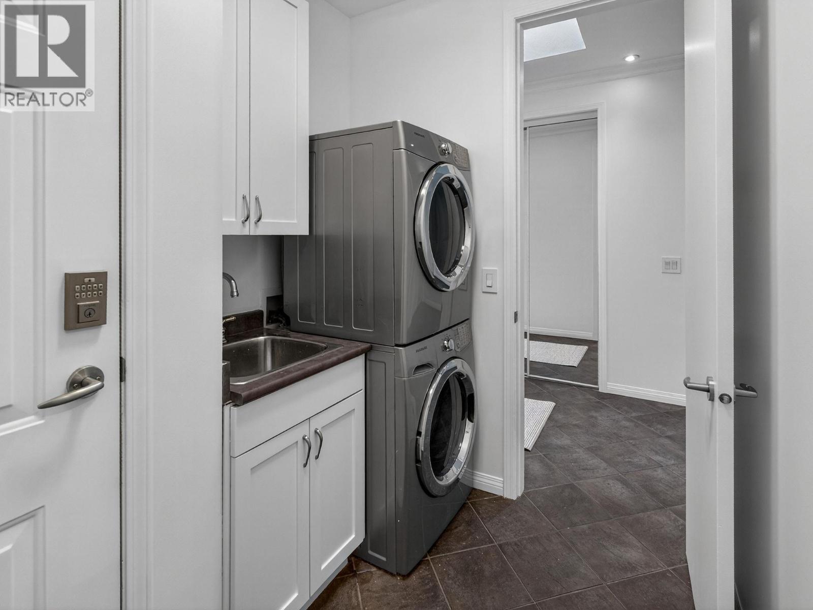 208 665 Cook Road, Kelowna