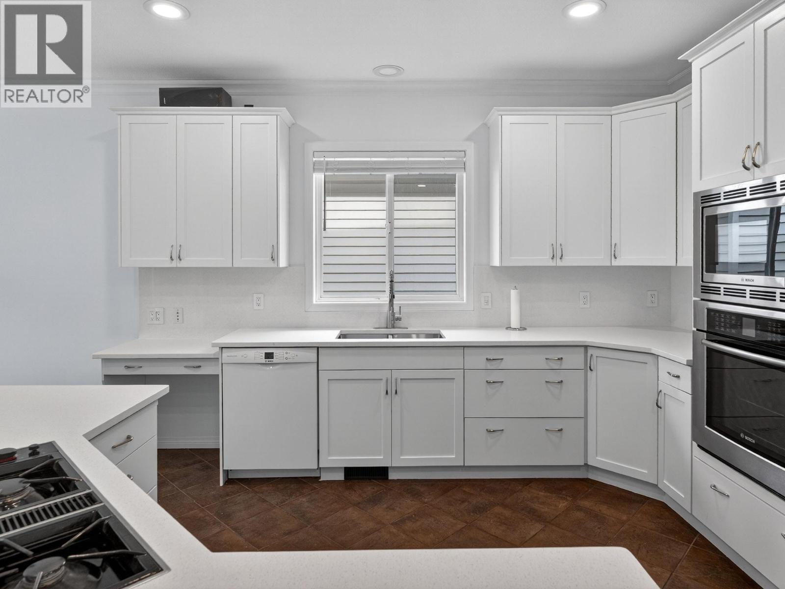 208 665 Cook Road, Kelowna