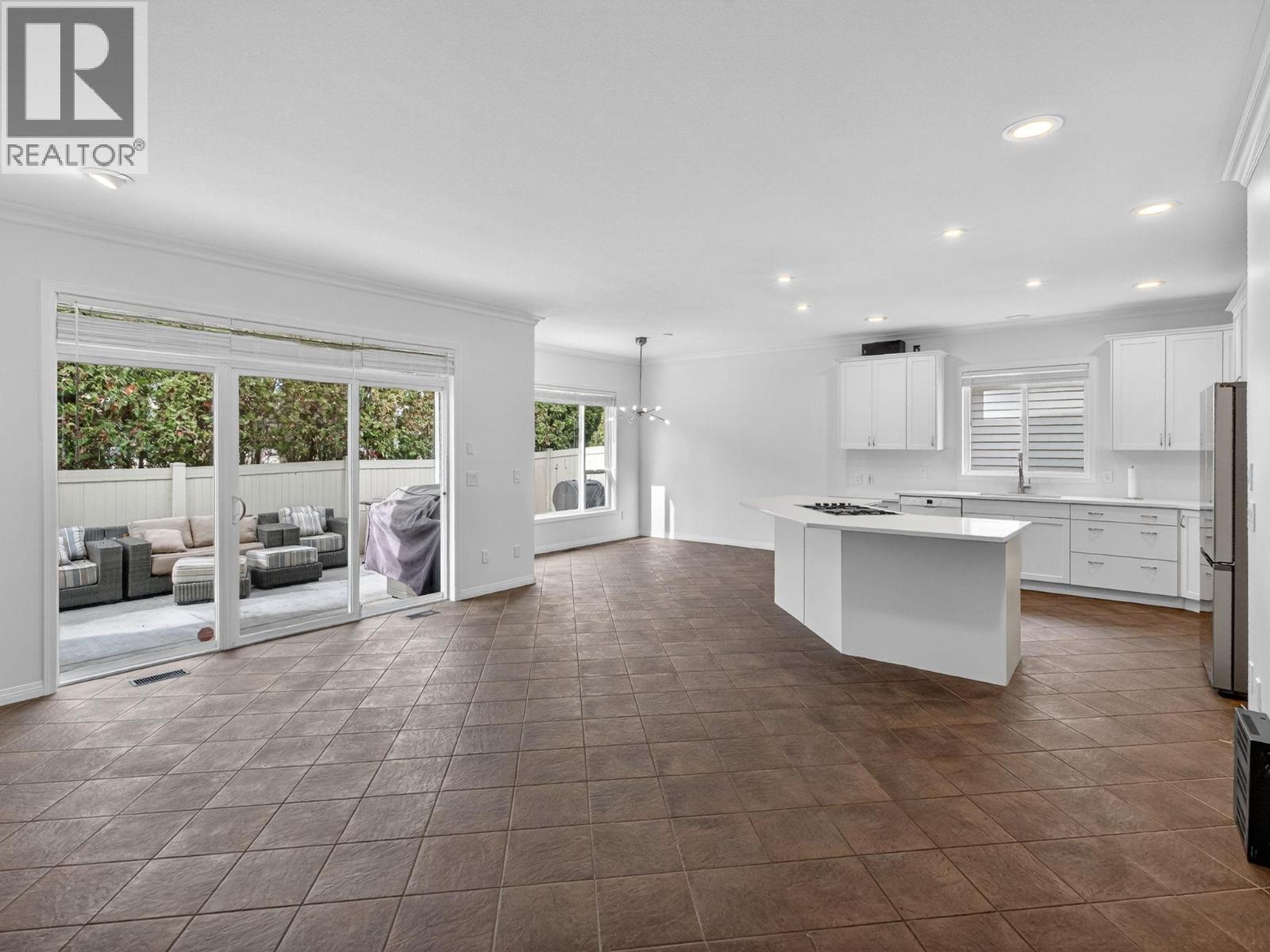 208 665 Cook Road, Kelowna