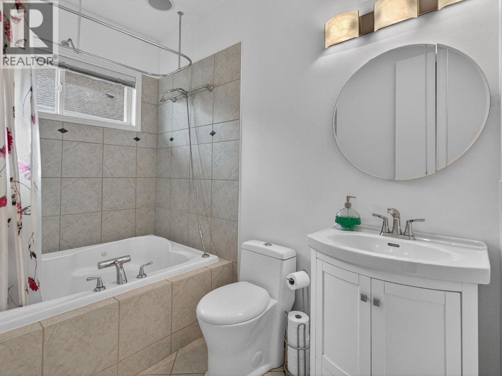 208 665 Cook Road, Kelowna