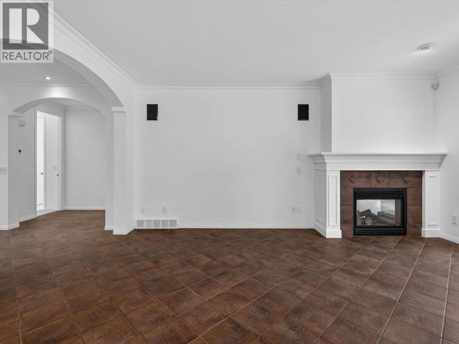 208 665 Cook Road, Kelowna