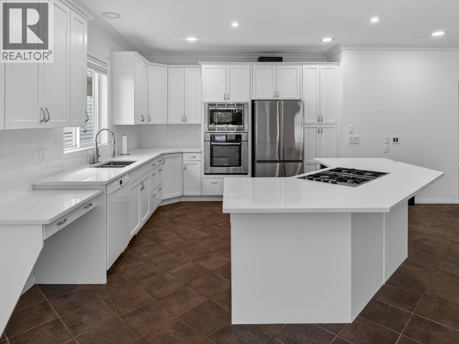 208 665 Cook Road, Kelowna