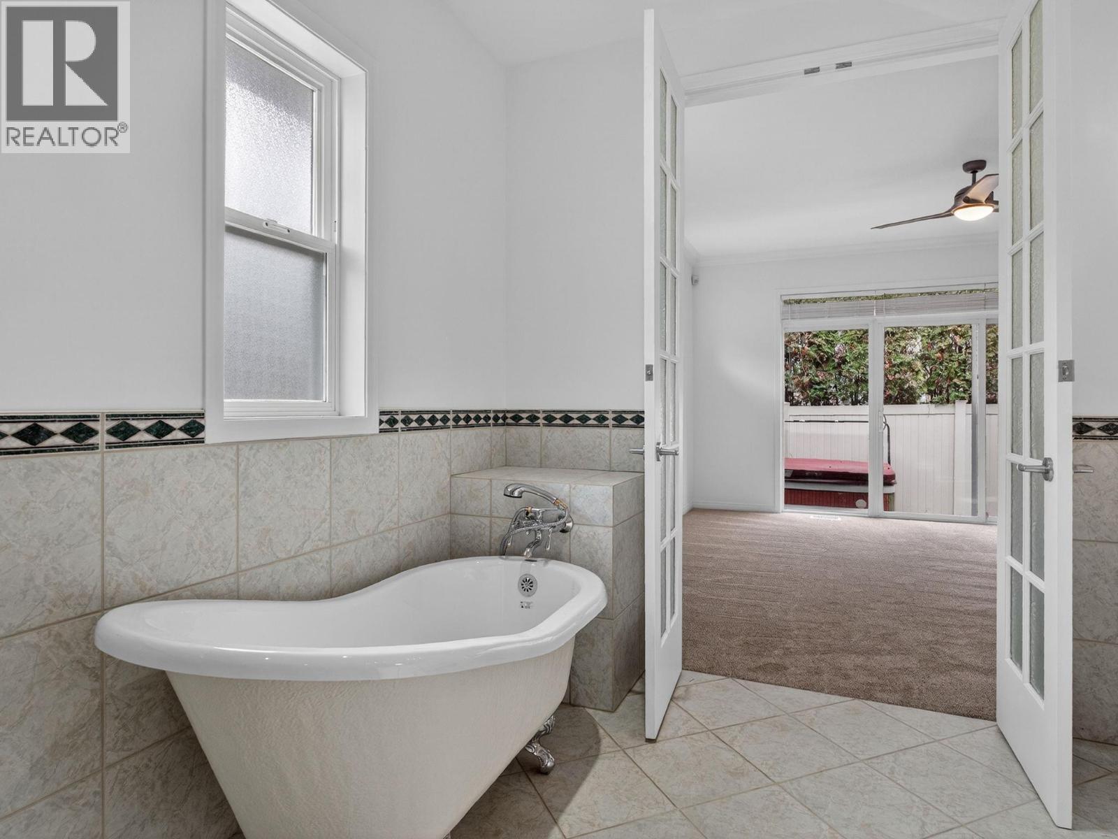 208 665 Cook Road, Kelowna