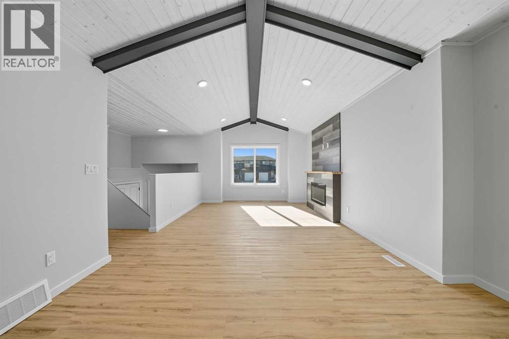 66 Metcalf Way - Photo 5 of 39, Lacombe, Alberta