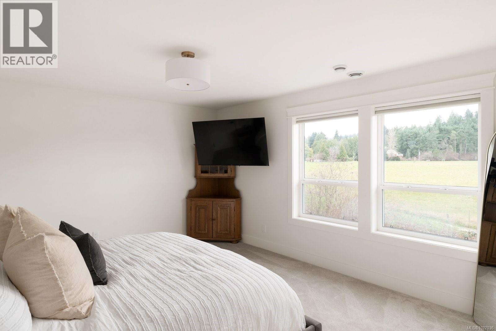 9356 EAST SAANICH RD - 23