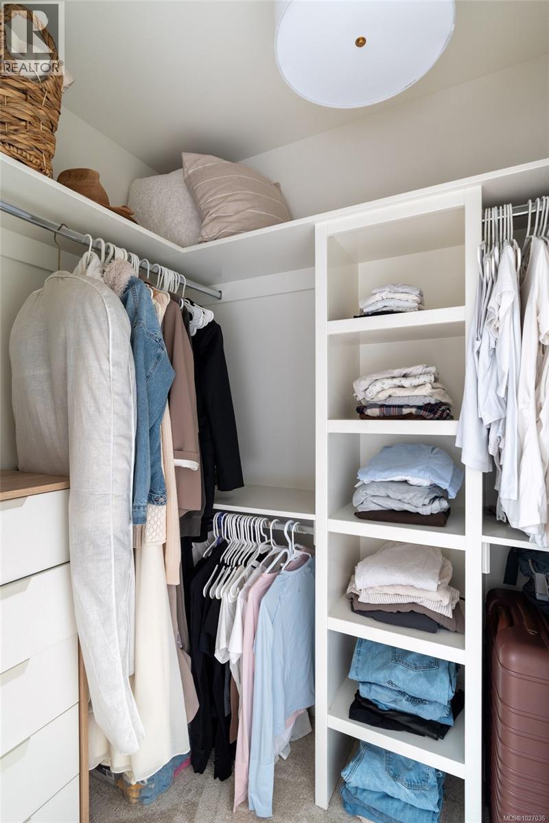 9356 EAST SAANICH RD - 27