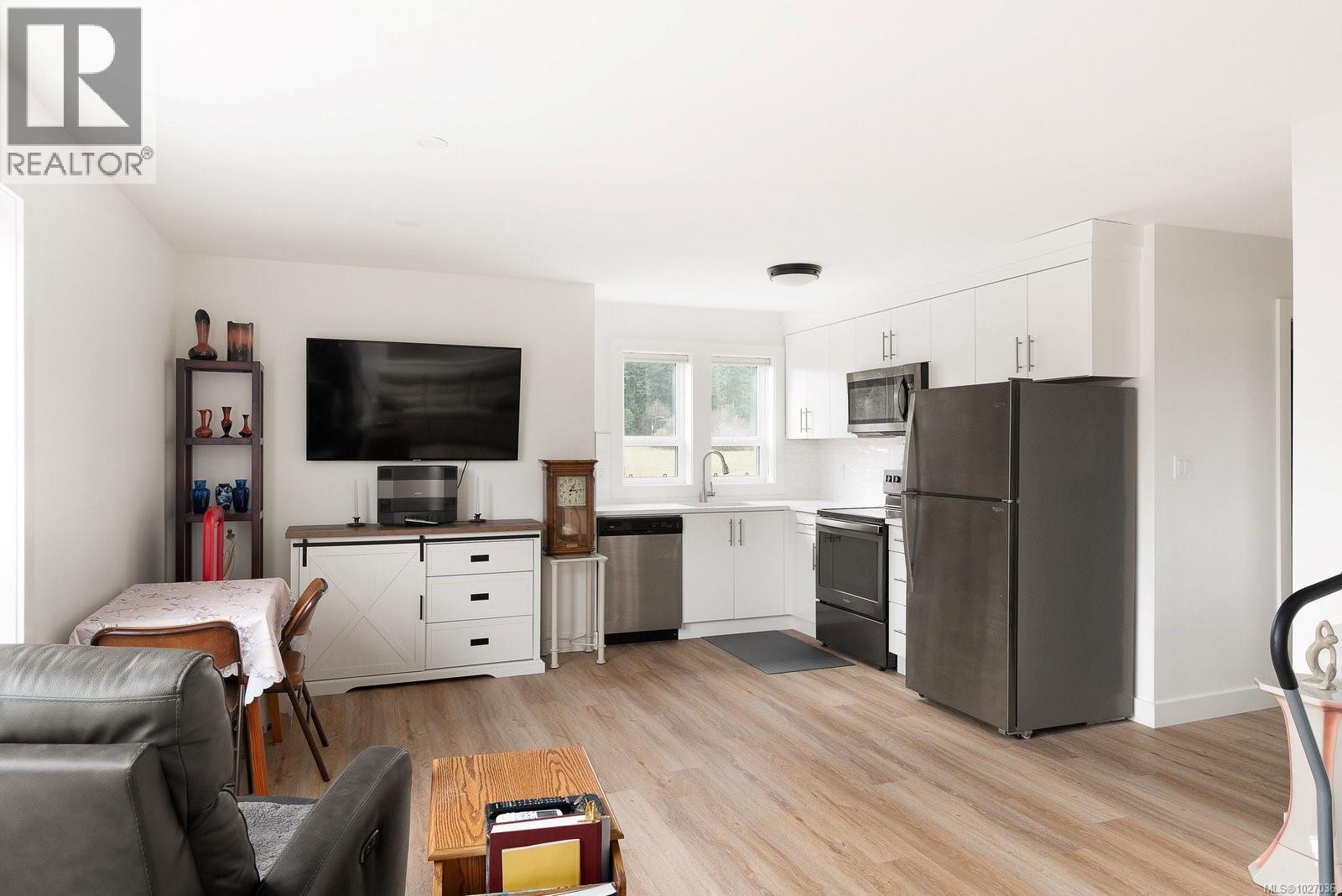 9356 EAST SAANICH RD - 35