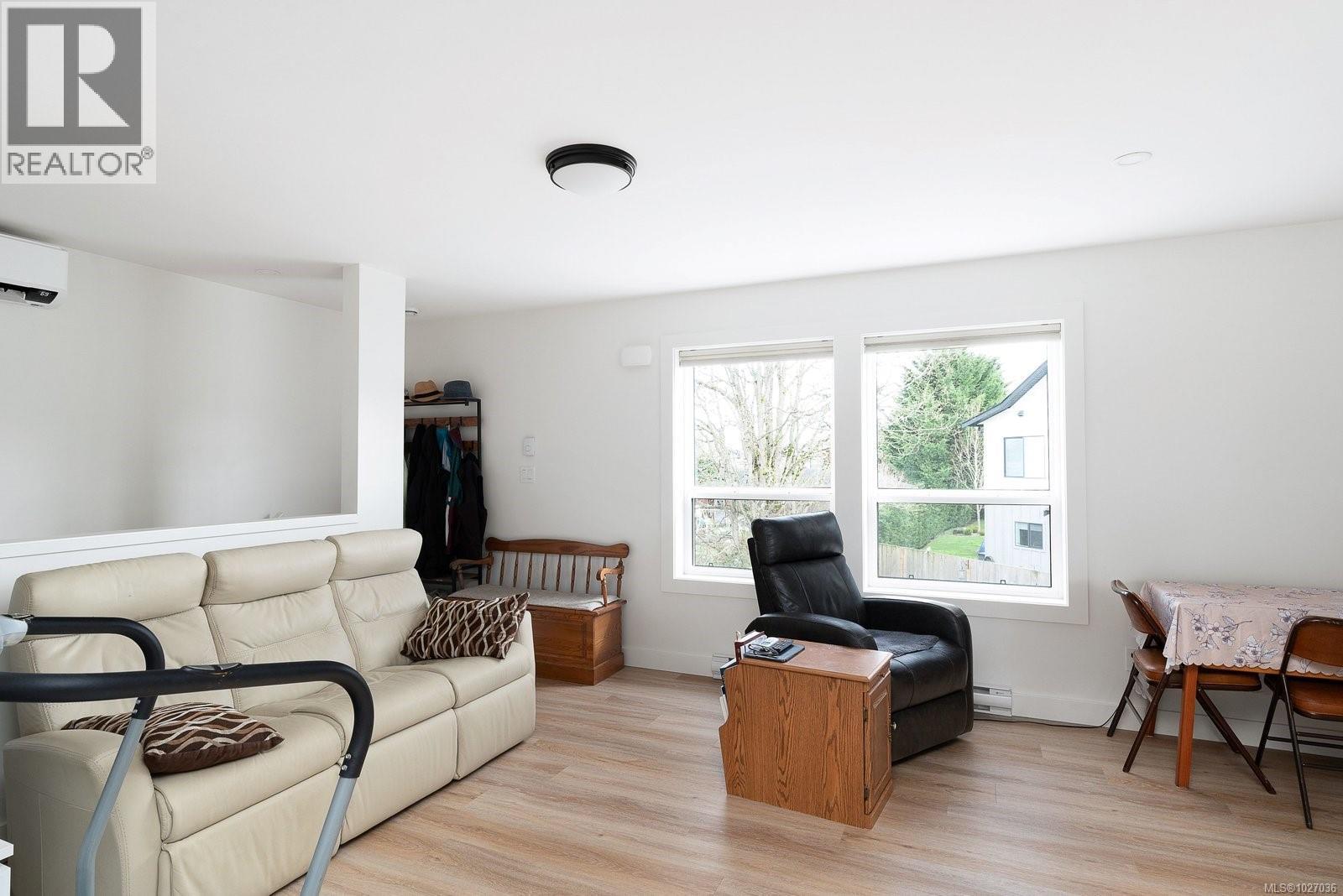 9356 EAST SAANICH RD - 37