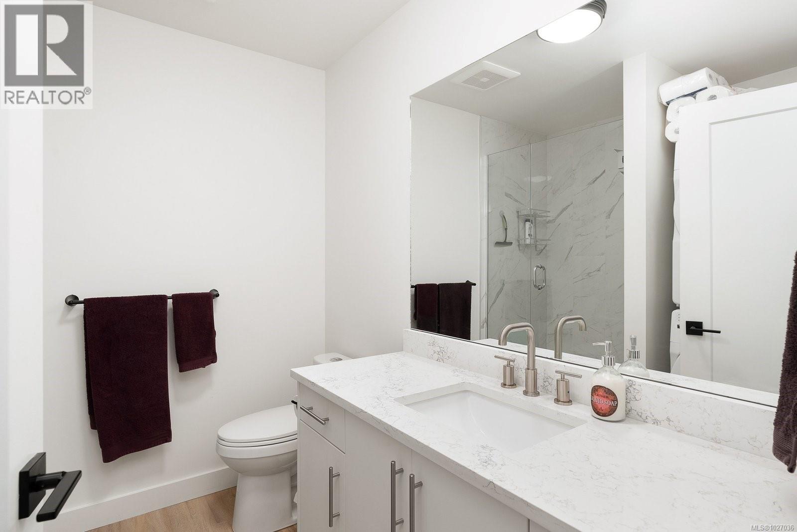 9356 EAST SAANICH RD - 40