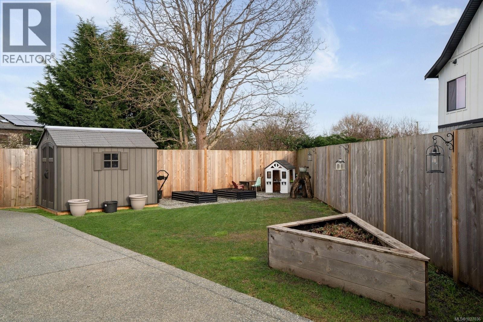 9356 EAST SAANICH RD - 45