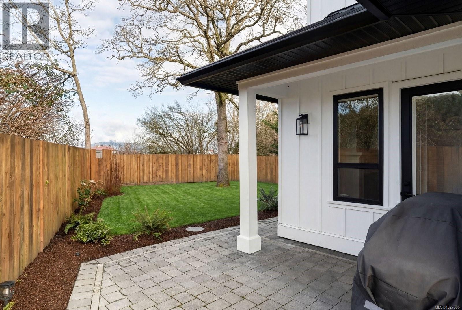 9356 EAST SAANICH RD - 48