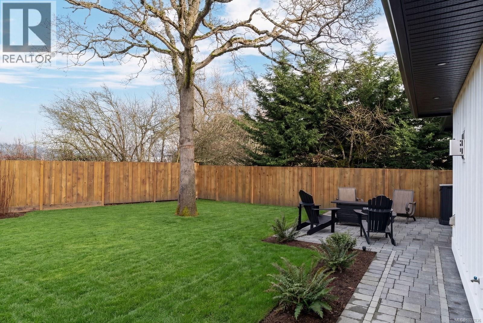 9356 EAST SAANICH RD - 50