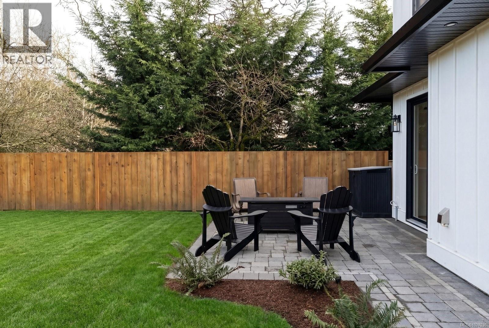 9356 EAST SAANICH RD - 52
