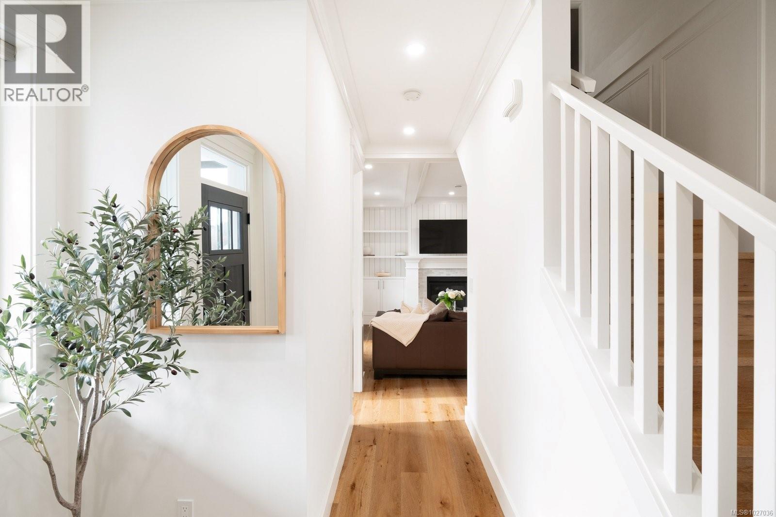 9356 EAST SAANICH RD - 7