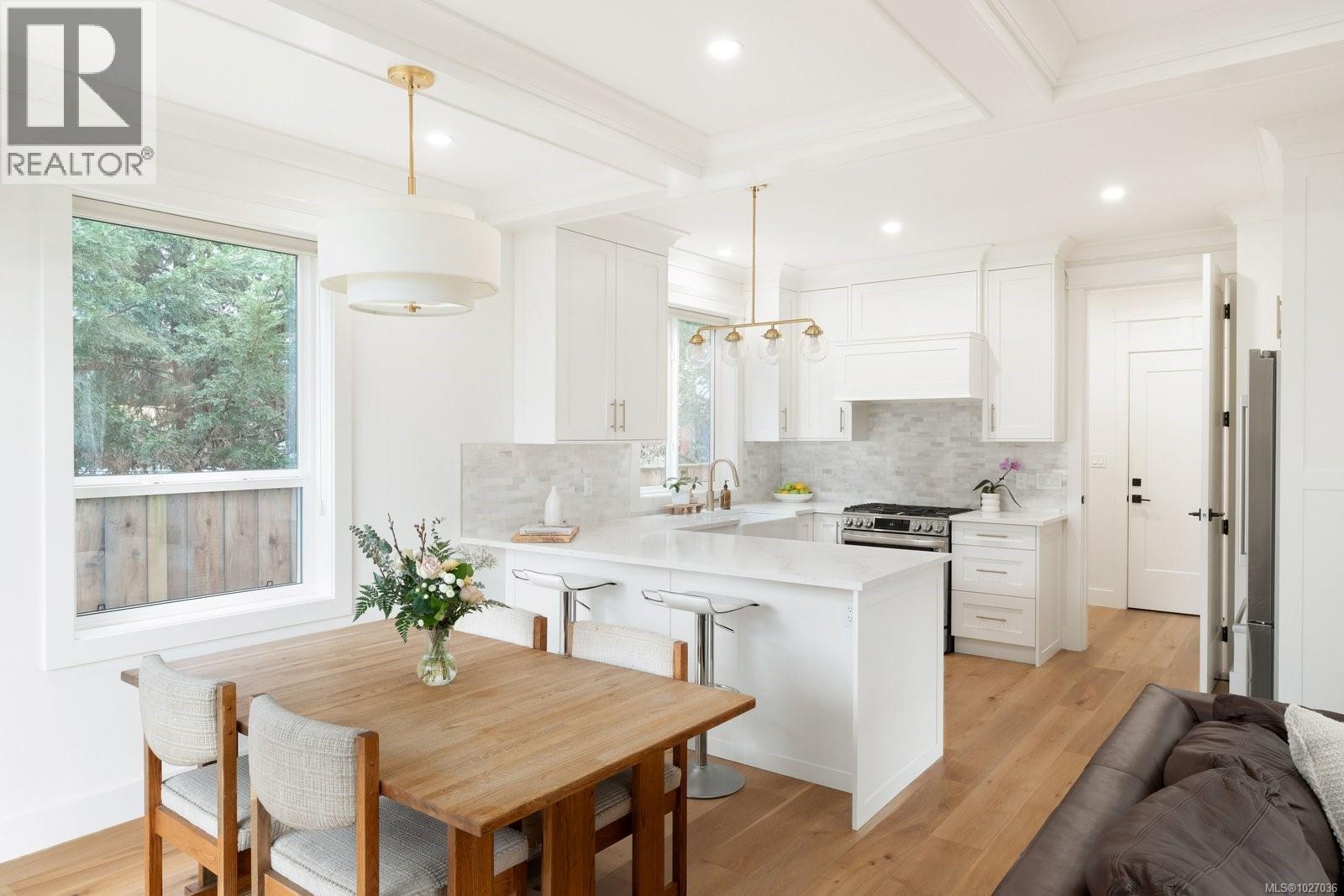 9356 EAST SAANICH RD - 8