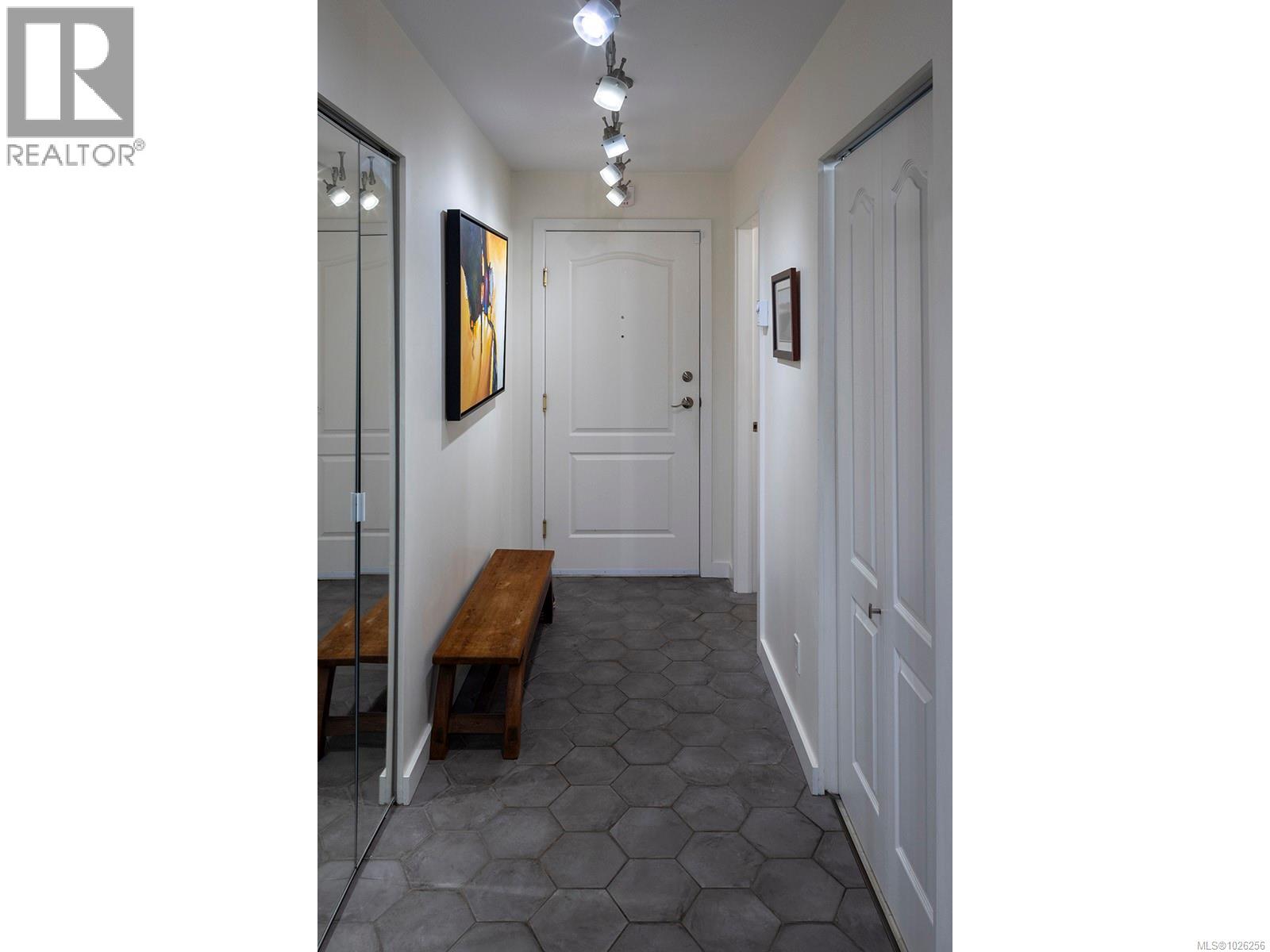 202 1501 Richmond Rd - Photo 5 of 28, Victoria, British Columbia