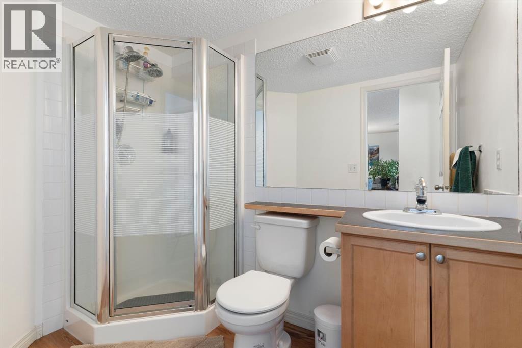 128 Centre Avenue, Cochrane