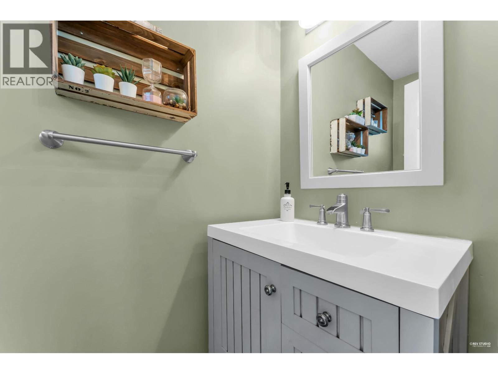 #14-5600 LADNER TRUNK Road, Delta