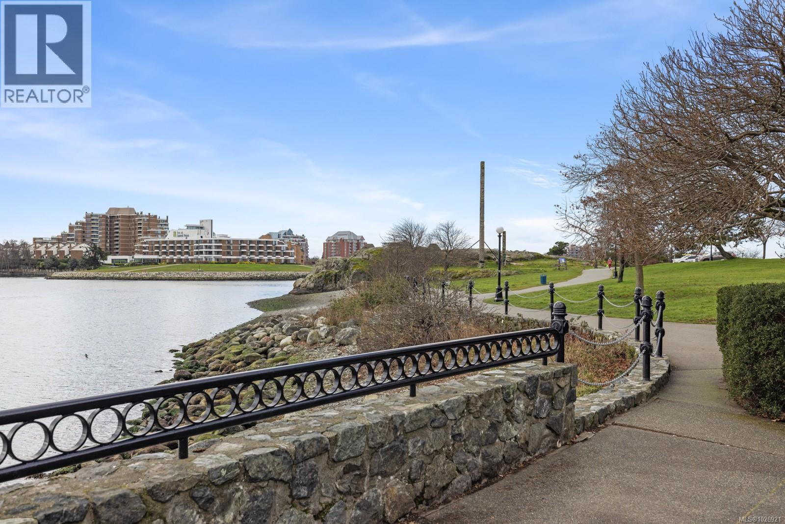 10 33 Songhees Road, Victoria