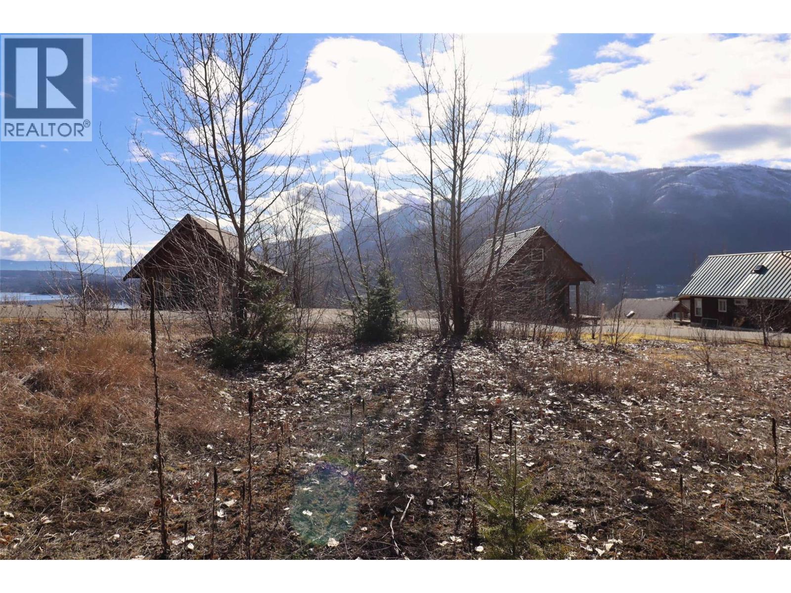 2633 Squilax Anglemont Road 144