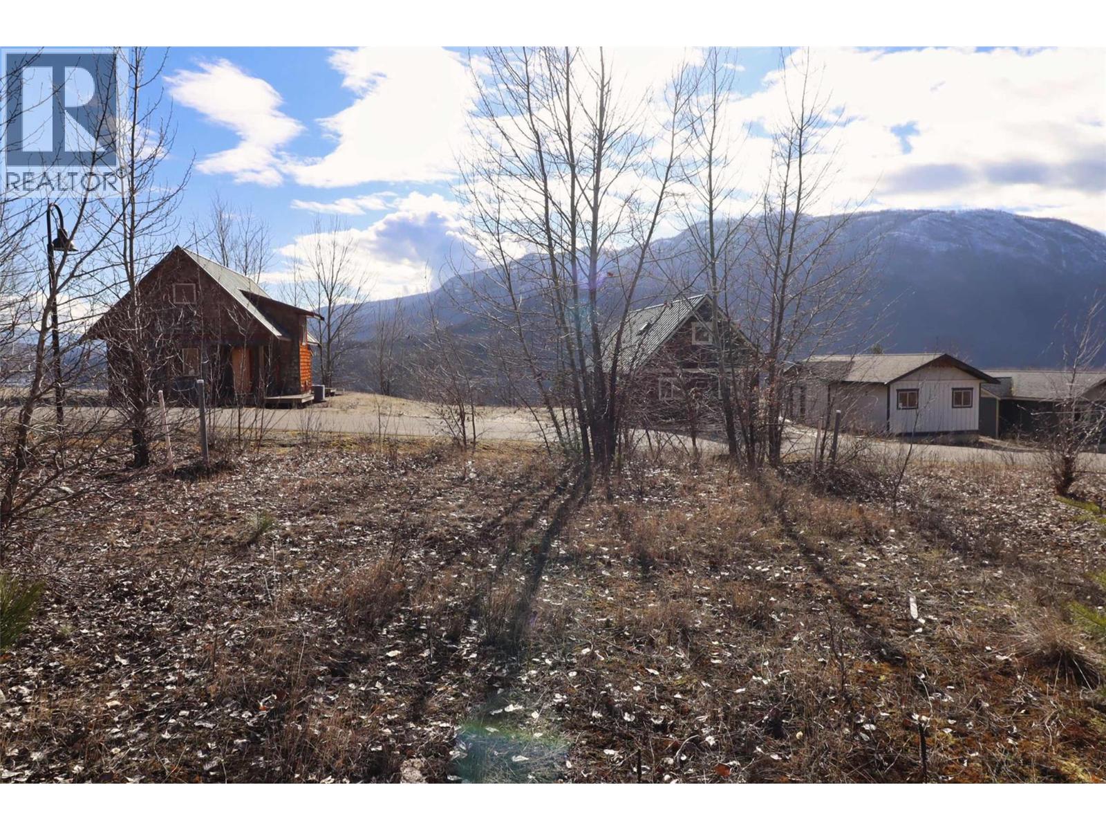 2633 Squilax Anglemont Road 146